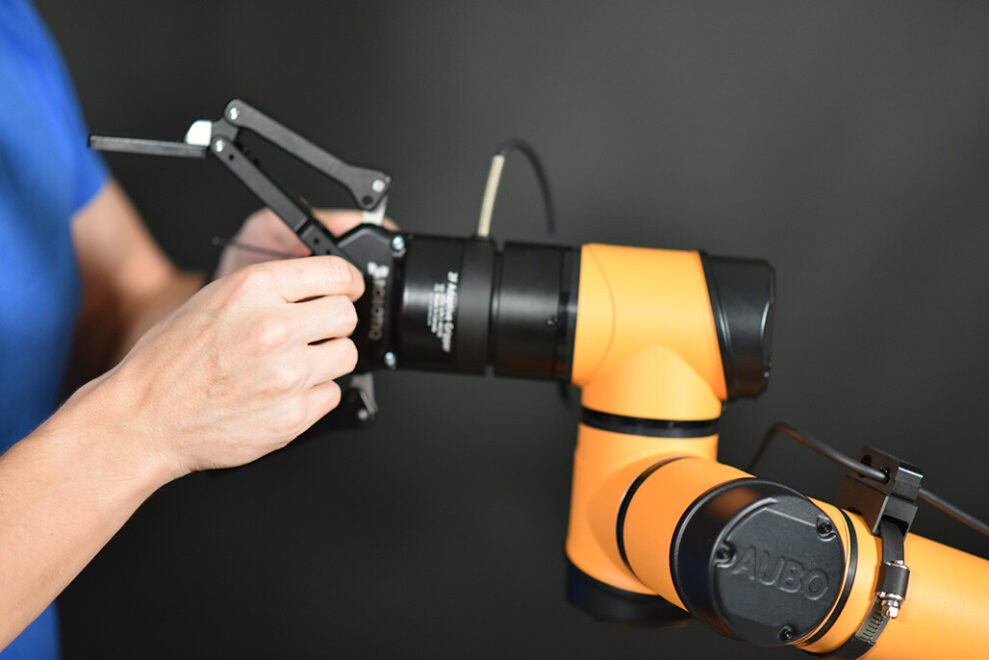 AUBO Robotics USA Tool-attach-989x660 iS Series Cobots  
